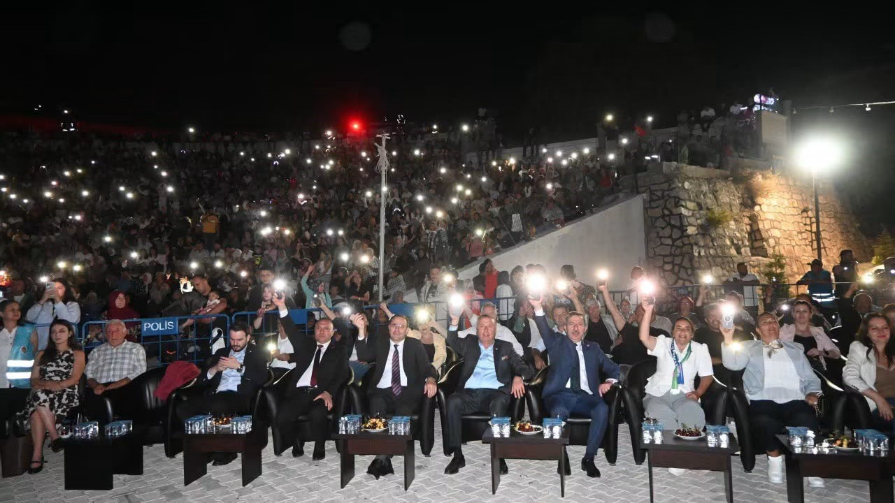 Afyonkarahisarda festival renkli anlara sahne oldu jTlRFrzn