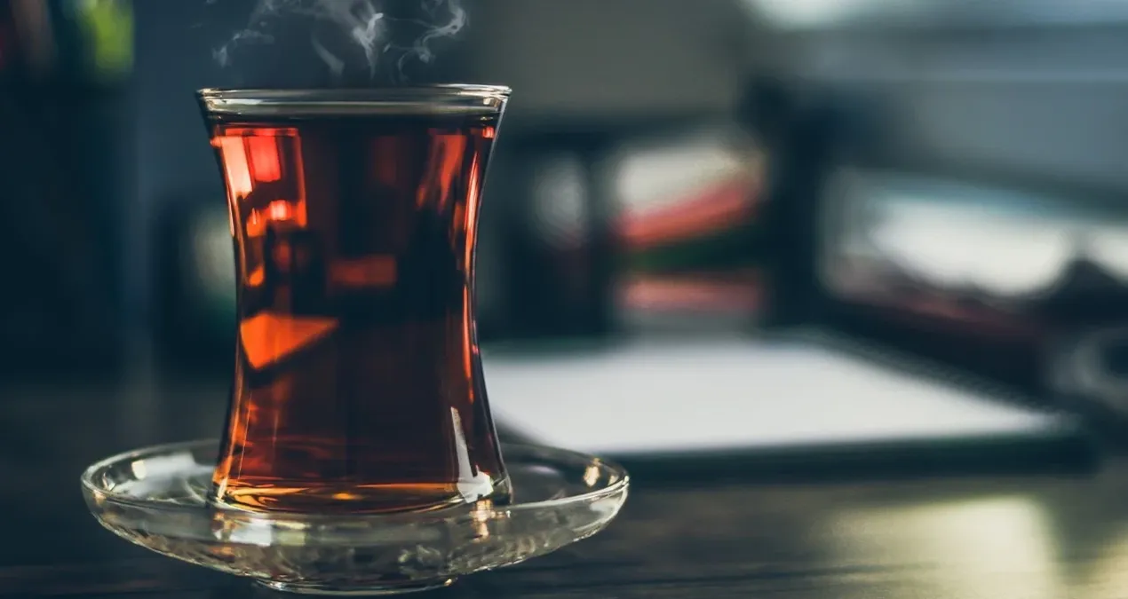 Çay hazırlarken yapılan bu davranış Alzheimer belirtisi olabilir